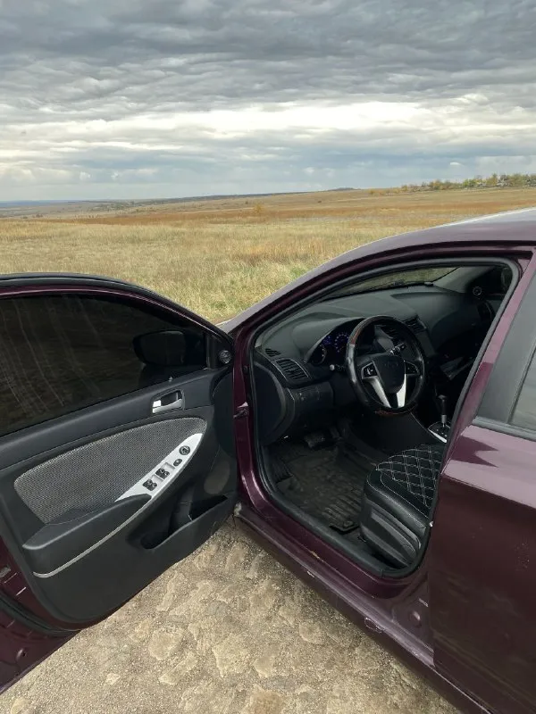 Hyundai solaris, 1.6 atm 2013 год, можно сказать 2014, дата выпуска 25.12.2014
Пробег 204.000
Идеальная автотека
3 Владельца
В хорошем техническом состоянии. Мотор работает отлично. Коробка в хорошем состоянии, не пинает, не буксует. Стоят два мафана, один процессорный в бардачке, второй в штатном месте, хорошие динамики, саб в багажнике с двумя усилками.
Стекла в круг завод.
По кузову, нужно подпаять бампера, выставить зазоры, и покрасить, рыжья гнили нет, кое где полез лак.
Вся машина в шумовиброизоляции.
Сделано раздвоение выхлопа.
Стоят 16 красивые диски, 4 колесо есть нужна резина

Цена 650.000₽ торг

Забронировать /купить

📞+79493685097 - фотография - 5