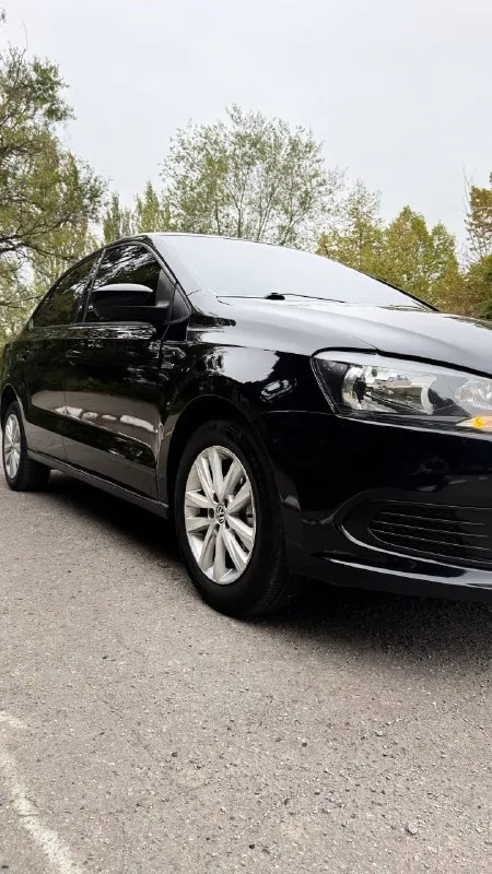 Продажа в днр
Volkswagen polo sochi edition,
2013 Г. В. (октябрь).
Собственник!
Двигатель 1.6,
Пробег 294.000
Работает отлично, без масложора. Механическая кпп, переключается плавно, без хруста и вылетов. Я второй владелец. Ходовая без стуков и скрипов. Литые диски r15, новая летняя резина. Максимальная комплектация: подогрев стекол и сидений, полный электропакет, электроуправление зеркалами. Электрика полностью исправна. Салон чистый, не прокуренный, пороги не затерты. За автомобилем следили, любые проверки! Цена 690.000 руб. , торг.
Звоните: +79495761932 - фотография - 3