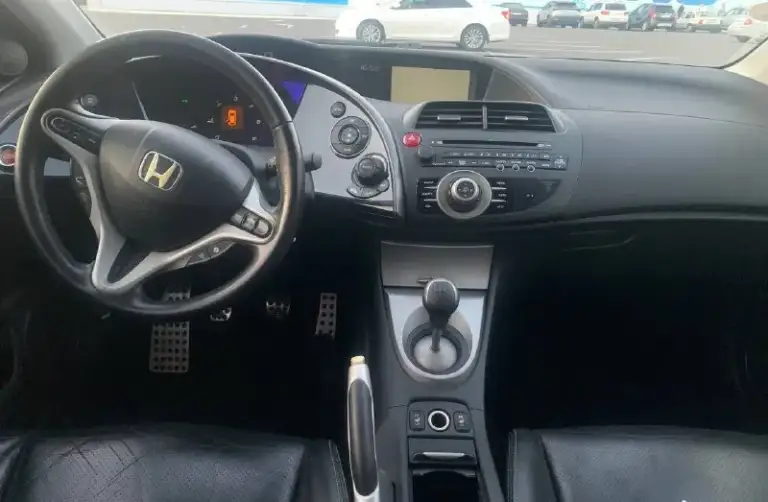 Продаю honda civic 2008 2.2d
Пробег 118000
2.2 Турбодизель на механике!🔥
Пригнана из франции максимальная комплектация для европейского рынка, на российский рынок такие не поставлялись
Панорама
Кожаный салон
Климат контроль
Мультируль
Эл. Стеклоподъемники
Шикарная музыка
Экран с навигацией, которую можно перепрошить под рос карты

Есть пару не критичных моментов по кузову (все видно на фото)
2 Комплекта резины

Полное переоформление в мрэо
Звоните, расскажу подробнее про машину и отвечу на все вопросы
+79496460741
Цена 830 000 торг - фотография - 5