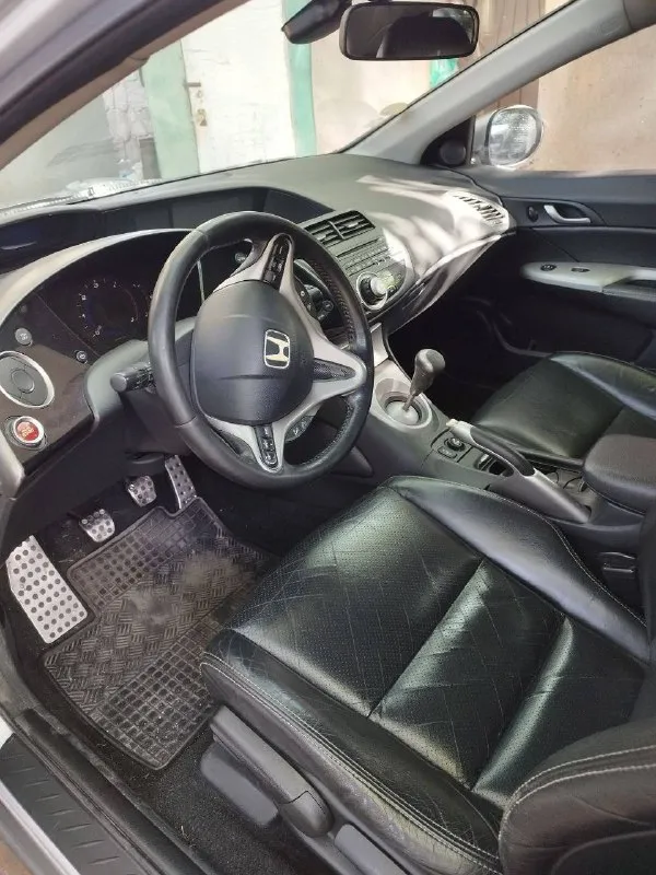 Продаю honda civic 2008 2.2d
Пробег 118000
2.2 Турбодизель на механике!🔥
Пригнана из франции максимальная комплектация для европейского рынка, на российский рынок такие не поставлялись
Панорама
Кожаный салон
Климат контроль
Мультируль
Эл. Стеклоподъемники
Шикарная музыка
Экран с навигацией, которую можно перепрошить под рос карты

Есть пару не критичных моментов по кузову (все видно на фото)
2 Комплекта резины

Полное переоформление в мрэо
Звоните, расскажу подробнее про машину и отвечу на все вопросы
+79496460741
Цена 830 000 торг - фотография - 6