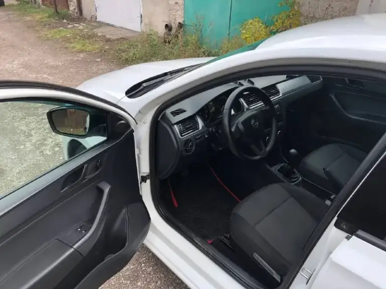 Продам skoda rapid.2015 г. В. Двигатель 1.6,5ст мкпп!кузов в отличном состоянии!технически в отличном состоянии(свежее обслуженая ходовая часть)ухоженный салон, кондиционер(рабочий), неплохая музыка!стекла все родные(включая лобовое), стоит газ евро 4(вписан в птс), дно в отличном состоянии!хорошая летняя резина!пробег 218 тысяч км, в серьезных дтп не участвовала!документы в полном порядке!
Остальные вопросы по телефону
Осмотр макеевка
+79493633561
Цена 700000 небольшой торг - фотография - 4