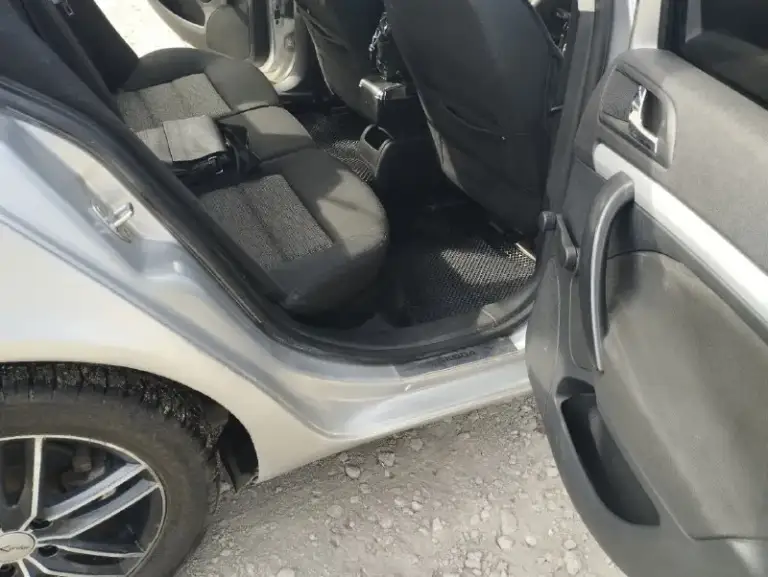 Продам! Skoda а5. 2009 года. Двигатель 1.4 бензин, без турбины.
Коробка механика. Обслуживалась машина своевременно. На ходу каждый день. Экономичный, надежный и очень резвый мотор! Салон чистый и ухоженный!
Цена 650000 торг
Г. Енакиево
+79493292747
📞 Звоните: +7(949)3292747 - фотография - 4