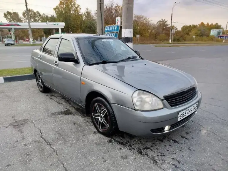 🟡 Срочная продажа! Продам автомобиль лада приора, 2010 года выпуска.
💰 Цена: 320.000 рублей, торг уместен❗️

• Двигатель: 1.6, 16 клапанный.
• Пробег: 190.000 км.
• Коробка: механика, 5 ступенчатая.

Комплектация: норма + кондиционер❗️

➡️По автомобилю: автомобиль в хорошем состоянии. Двигатель работает на отлично.
Кпп работает идеально, не хрустит и не выбивает передачи.

Подвеска полностью обслужена — после ремонта, новые задние стаканы, диски, эво коврики, оригинальная магнитола, чехлы - кожзам, черная карта.
Дно в отличном состоянии, по кузову: 2-3 незначительных рыжика.

❗️Автомобиль на учёте, юридически чист. По необходимости - предоставлю видео отчёт по автомобилю.

🏢 Город: амвросиевка.
🚗 Есть доставка в ваш город по договоренности.

🤙 Телефон для связи: +79493843262
Телеграм и what`s app привязан к номеру. - фотография - 1