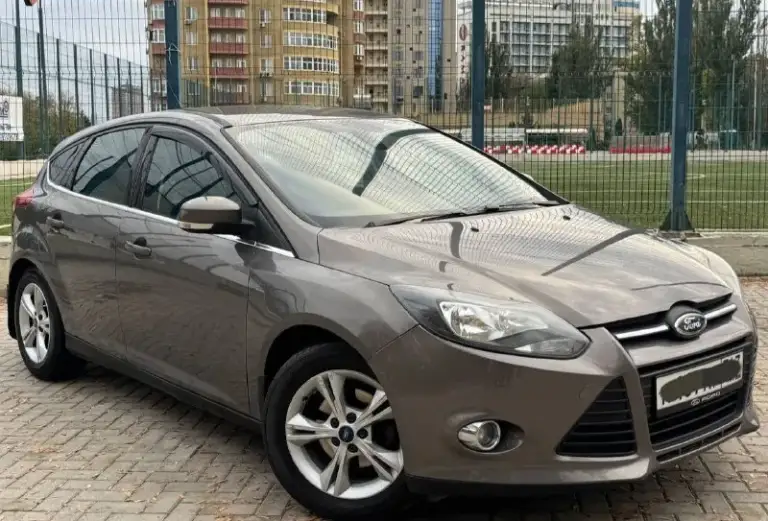 Продам ford focus 3, в отличном состоянии!, 2014 года выпуска, пробег 180.000, двигатель 1.6 125л. С, коробка: автомат 6-ст, авто без дтп!, в родном окрасе, автомобиль ухожен и обсулежен, за авто не стыдно, ходовая часть не стучит, не гремит и т. Д, мотор работает отлично, без посторонних звуков, коробка переключает мягко и плавно, без задержек, работает абсолютно всё от а до я.
Максимальная комплектация: климат контроль, круиз контроль, складывание зеркал, мультируль, 4-эл стеклоподъёмника, подогрев передних сидений, электро привод зеркал, обогрев зеркал, датчик света и дождя, бортовой компьютер, линзованая оптика, противотуманные фары, обогрев лобового, обогрев заднего стекла, мультимедиа с хорошим звуком, парктроники, имеется в машине есть абсолютно все для удобной езды.
По документам кристально чистая, любой вид оформления.
Цена 850.000 возможен торг реальному покупателю! Все остальные вопросы по телефону +7
📞 Звоните: +7(949)6209974 - фотография - 2