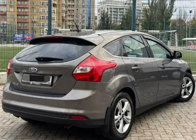 Продам ford focus 3, в отличном состоянии!, 2014 года выпуска, пробег 180.000, двигатель 1.6 125л. С, коробка: автомат 6-ст, авто без дтп!, в родном окрасе, автомобиль ухожен и обсулежен, за авто не стыдно, ходовая часть не стучит, не гремит и т. Д, мотор работает отлично, без посторонних звуков, коробка переключает мягко и плавно, без задержек, работает абсолютно всё от а до я.
Максимальная комплектация: климат контроль, круиз контроль, складывание зеркал, мультируль, 4-эл стеклоподъёмника, подогрев передних сидений, электро привод зеркал, обогрев зеркал, датчик света и дождя, бортовой компьютер, линзованая оптика, противотуманные фары, обогрев лобового, обогрев заднего стекла, мультимедиа с хорошим звуком, парктроники, имеется в машине есть абсолютно все для удобной езды.
По документам кристально чистая, любой вид оформления.
Цена 850.000 возможен торг реальному покупателю! Все остальные вопросы по телефону +7
📞 Звоните: +7(949)6209974 - фотография - 3