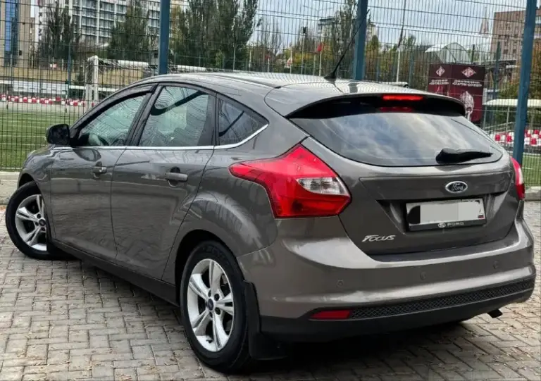 Продам ford focus 3, в отличном состоянии!, 2014 года выпуска, пробег 180.000, двигатель 1.6 125л. С, коробка: автомат 6-ст, авто без дтп!, в родном окрасе, автомобиль ухожен и обсулежен, за авто не стыдно, ходовая часть не стучит, не гремит и т. Д, мотор работает отлично, без посторонних звуков, коробка переключает мягко и плавно, без задержек, работает абсолютно всё от а до я.
Максимальная комплектация: климат контроль, круиз контроль, складывание зеркал, мультируль, 4-эл стеклоподъёмника, подогрев передних сидений, электро привод зеркал, обогрев зеркал, датчик света и дождя, бортовой компьютер, линзованая оптика, противотуманные фары, обогрев лобового, обогрев заднего стекла, мультимедиа с хорошим звуком, парктроники, имеется в машине есть абсолютно все для удобной езды.
По документам кристально чистая, любой вид оформления.
Цена 850.000 возможен торг реальному покупателю! Все остальные вопросы по телефону +7
📞 Звоните: +7(949)6209974 - фотография - 4