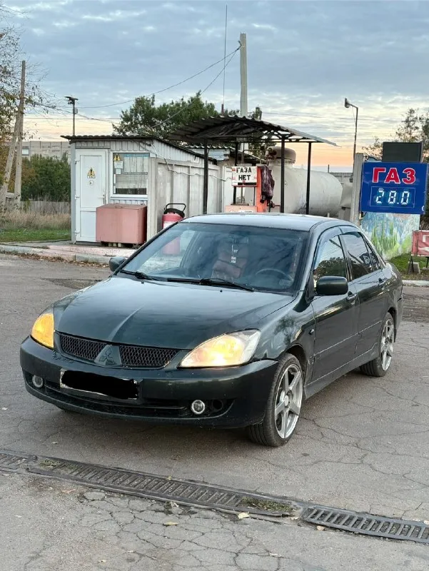 Продам mitsubishi lancer 9 2006 год выпуска
Машина каждый день на ходу, не разу не подвела
Двигатель 1.6 работает как часы не троит не дымит
Коробка механика переключает мягко без хрустов не выбивает
По ходовой части на 5+ машина мягкая не смотря на то что на r17 дисках с низкопрофильной резиной
Салон в идеальном состоянии все сиденья перешиты в кожу + все вставки по салону под цвет сидений, черный потолок
По электрике работает все от а до я комплектом донам еще один комплект задних стопов, кондиционер холодит, печка жарит
По кузову есть куда приложить руки машине 20 лет, на фото все видно, есть моменты по порогам все остальное в отличном состоянии, стаканы ланжероны на месте без коррозии
Машина в данный момент снята с учета переоформление на вас на постоянный учет без проблем, готов присутствовать в мрео
В общем машина по технике на 5 балов, срочных вложений не требует
Цена данной машины всего 320.000рублей
Номер телефона для связи +79494940047
Возможен обмен в обе сто
📞 Звоните: +7(949)4940047 - фотография - 2