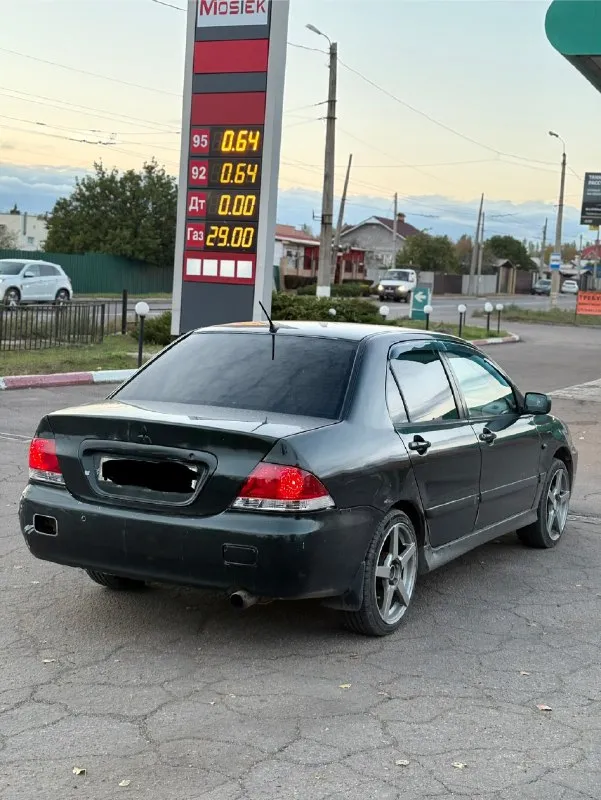 Продам mitsubishi lancer 9 2006 год выпуска
Машина каждый день на ходу, не разу не подвела
Двигатель 1.6 работает как часы не троит не дымит
Коробка механика переключает мягко без хрустов не выбивает
По ходовой части на 5+ машина мягкая не смотря на то что на r17 дисках с низкопрофильной резиной
Салон в идеальном состоянии все сиденья перешиты в кожу + все вставки по салону под цвет сидений, черный потолок
По электрике работает все от а до я комплектом донам еще один комплект задних стопов, кондиционер холодит, печка жарит
По кузову есть куда приложить руки машине 20 лет, на фото все видно, есть моменты по порогам все остальное в отличном состоянии, стаканы ланжероны на месте без коррозии
Машина в данный момент снята с учета переоформление на вас на постоянный учет без проблем, готов присутствовать в мрео
В общем машина по технике на 5 балов, срочных вложений не требует
Цена данной машины всего 320.000рублей
Номер телефона для связи +79494940047
Возможен обмен в обе сто
📞 Звоните: +7(949)4940047 - фотография - 4