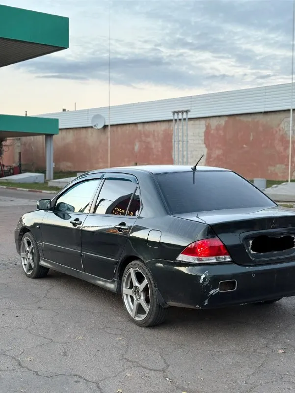 Продам mitsubishi lancer 9 2006 год выпуска
Машина каждый день на ходу, не разу не подвела
Двигатель 1.6 работает как часы не троит не дымит
Коробка механика переключает мягко без хрустов не выбивает
По ходовой части на 5+ машина мягкая не смотря на то что на r17 дисках с низкопрофильной резиной
Салон в идеальном состоянии все сиденья перешиты в кожу + все вставки по салону под цвет сидений, черный потолок
По электрике работает все от а до я комплектом донам еще один комплект задних стопов, кондиционер холодит, печка жарит
По кузову есть куда приложить руки машине 20 лет, на фото все видно, есть моменты по порогам все остальное в отличном состоянии, стаканы ланжероны на месте без коррозии
Машина в данный момент снята с учета переоформление на вас на постоянный учет без проблем, готов присутствовать в мрео
В общем машина по технике на 5 балов, срочных вложений не требует
Цена данной машины всего 320.000рублей
Номер телефона для связи +79494940047
Возможен обмен в обе сто
📞 Звоните: +7(949)4940047 - фотография - 5