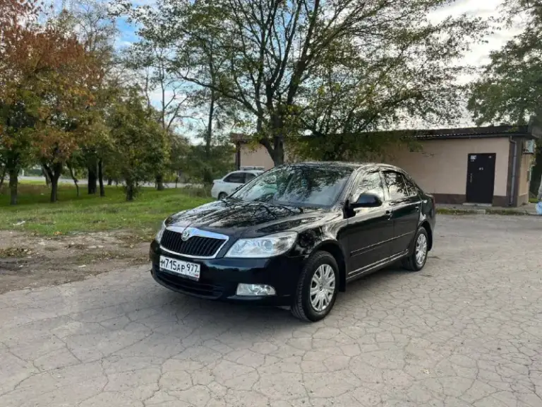 Шкода октавия а5 2013 года 1.6 механика пробег 181000тыс родной. Автомобиль в идеальном состоянии полностью обслужен и не требует никаких вложений хорошая комплектация климат контроль датчик света дождя полный электропакет новые шины два комплекта ключей осмотр город мариуполь цена 990000тыс рублей по всем вопросам звоните +79497195733 - фотография - 5