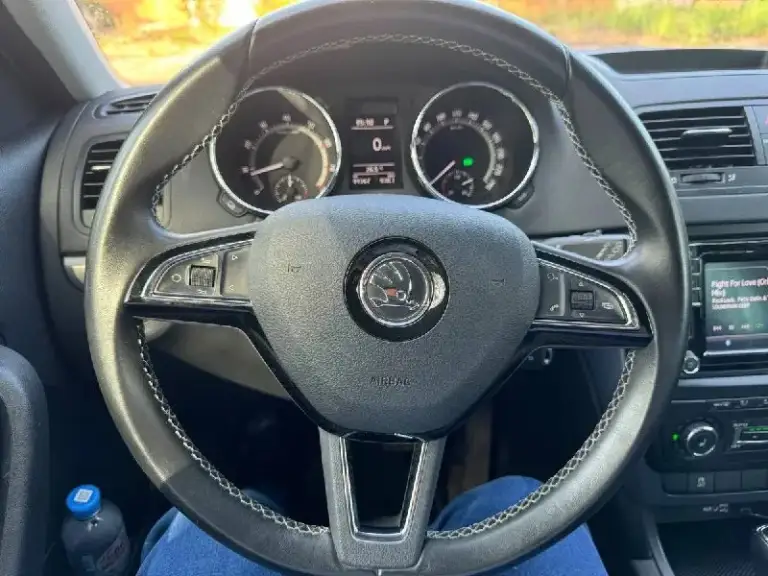 Продам skoda yeti 1.6 at, 2017 год
Автомобиль в отличном техническом состоянии, я второй владелец. Пробег 106 000 км. Авто произведен в декабре 2017 года, эксплуатация с марта 2018 года. Без дтп, в заводском окрасе. Самое надежное и удобное сочетание мотора и кпп( атмосферный 1.6 и классический гидротрансформатор).
Коврики зима/лето. До 90 000 все то проводились в автосалоне, где машина приобреталась, есть соответствующее документальное подтверждение. Есть скол на лобовом( прилетел камень), подогрев лобового стекла и датчик дождя работают без нареканий. На бампере чуть отошла краска под номером( от моек), как понимаю это болезнь модели.
Зимняя резина на шипах, одного сезона. Резина 225/55/r17(летняя и зимняя).
Любые проверки за ваш счет, разумный аргументированный торг при осмотре.
Место осмотра: г. Антрацит.
Цена: 1.520.000 рублей.
Телефон для связи: +7-959-291-25-00
📞 Звоните: +7(959)2912500 - фотография - 4