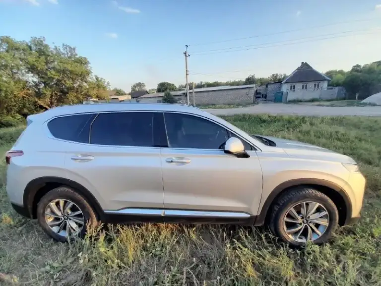 Продам авто hyundai santa fe 2019г, датчик дождя, парктроники, подогрев сидений, подогрев руля, полный привод, двухзонный климат контроль, круиз контроль, удержание полосы, блокировка дифференциалов, подогрев зеркал и прочее нахожусь в амвросиевском районе хочу за него 3000000р торг в комплекте зимняя резина новая телефон для связи (+79494095659)
📞 Звоните: +7(949)4095659 - фотография - 4