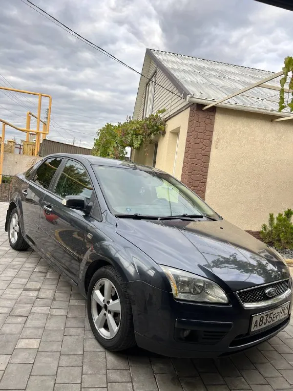 Продам ford focus 2 ghia переходной рестайлинг
Двигатель 2.0 бензин 145лс
Кпп: автомат
Год выпуска: 2007
Цвет: темно-серый
Автомобиль в очень хорошем состоянии, двигатель масло не ест, не дымит, коробка работает отлично. По ходовой вопросов нет едет мягко, без стуков и прочего, кузов в хорошем состоянии днище и пороги целые, по кузову без вздутий и рыжиков!
Богатая комплектация ghia с двух зоннным климатом, обогревом лобового, сидений, зеркал, esp(курсовая устойчивость) abs, бортовик, эл. Зеркала, птф, 4 стеклоподьемника, сигнализация, дисковые тормоза вкруг! Кондиционер холодит❄️
Задние парктроники, имееться трещина на лобовом снизу, все стекла родные
По документам порядок без штрафов и запретов!
Комплект хорошей зимней резины в комплекте!
Торг есть
Цена: 585000
📍Мариуполь
📞+79496463727 - фотография - 2