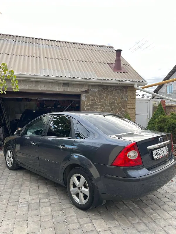 Продам ford focus 2 ghia переходной рестайлинг
Двигатель 2.0 бензин 145лс
Кпп: автомат
Год выпуска: 2007
Цвет: темно-серый
Автомобиль в очень хорошем состоянии, двигатель масло не ест, не дымит, коробка работает отлично. По ходовой вопросов нет едет мягко, без стуков и прочего, кузов в хорошем состоянии днище и пороги целые, по кузову без вздутий и рыжиков!
Богатая комплектация ghia с двух зоннным климатом, обогревом лобового, сидений, зеркал, esp(курсовая устойчивость) abs, бортовик, эл. Зеркала, птф, 4 стеклоподьемника, сигнализация, дисковые тормоза вкруг! Кондиционер холодит❄️
Задние парктроники, имееться трещина на лобовом снизу, все стекла родные
По документам порядок без штрафов и запретов!
Комплект хорошей зимней резины в комплекте!
Торг есть
Цена: 585000
📍Мариуполь
📞+79496463727 - фотография - 4