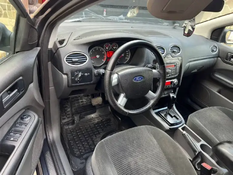 Продам ford focus 2 ghia переходной рестайлинг
Двигатель 2.0 бензин 145лс
Кпп: автомат
Год выпуска: 2007
Цвет: темно-серый
Автомобиль в очень хорошем состоянии, двигатель масло не ест, не дымит, коробка работает отлично. По ходовой вопросов нет едет мягко, без стуков и прочего, кузов в хорошем состоянии днище и пороги целые, по кузову без вздутий и рыжиков!
Богатая комплектация ghia с двух зоннным климатом, обогревом лобового, сидений, зеркал, esp(курсовая устойчивость) abs, бортовик, эл. Зеркала, птф, 4 стеклоподьемника, сигнализация, дисковые тормоза вкруг! Кондиционер холодит❄️
Задние парктроники, имееться трещина на лобовом снизу, все стекла родные
По документам порядок без штрафов и запретов!
Комплект хорошей зимней резины в комплекте!
Торг есть
Цена: 585000
📍Мариуполь
📞+79496463727 - фотография - 8