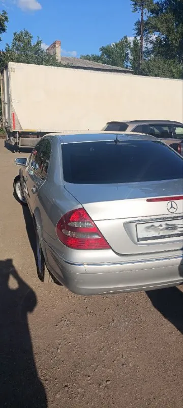 🔥Срочная продажа!
✅Mercedes-benz e200, w211, 2003г. ,
✅Цена: 550 000р. + торг
✅Пробег: 311000км.
✅Объем: 2,2л, дизель.
✅Коробка: автомат
Климат контроль с разделением зон, круиз контроль, электроподъемники всех стекол, электрорегулировка боковых зеркал, режим антиблик зеркала заднего вида, центральный замок, датчик дождя, датчик света, отличная штатная акустика. Регулярное прохождение то с заменой всех фильтров и масла. От замены до замены масло доливать не нужно. Были заменены свечи, поэтому зимой заводится без проблем с первого раза. Топливный бак на 88л. , средний запас хода на нем 900-1200км (смотря как топить). Stage 2. Ходовая требует замены расходников, но не критично. Коробка переключает без пинков, двигатель не троит. Привозилась из литвы для себя, по республике один хозяин, во владении 6 лет.
Переоформление без проблем и обременений.
✅Звонить или тг: +7 949 623 3588, г. Макеевка - фотография - 2