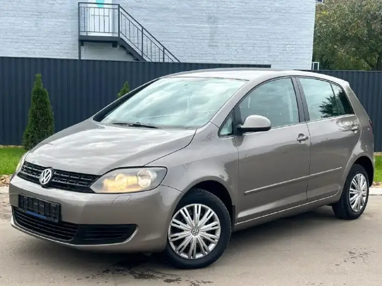 Продам volkswagen golf plus
Год выпуска 2011
Объем двигателя 1.6
Коробка механика надежная сочетания двигателя и коробки,
Родной пробег 132.000км,
Комплектация
Стоит штатная мультимедия,
4 Электро стёклаподъемника,
Подогрев сидений, двух зоный климат контроль,
Подогрев заднего/переднего лобового и зеркал, abs/esp, электро регулировка складывания боковых зеркал! Датчики дождя, датчики света система адаптивного освещения (afs) хорошая акустика,
Сигнализация, центральный замок, в автомобиле есть все для комфорта,
По кузову рыжиков и вздутия нет, от слова совсем!
Мотор, коробка в отличном состоянии машина полностью обслужена от и до вложений не требует от слова совсем,
Ходовая часть, масла, фильтра, недавно были обслужены полностью,
Салон в отлично сохранилась, работает каждая кнопочка!
По документам полный порядок, любой вид оформления!
Цена 760.000.р
Возможен обмен)
Г. Донецк
Номер телефона
+7949-510-46-92 - фотография - 2