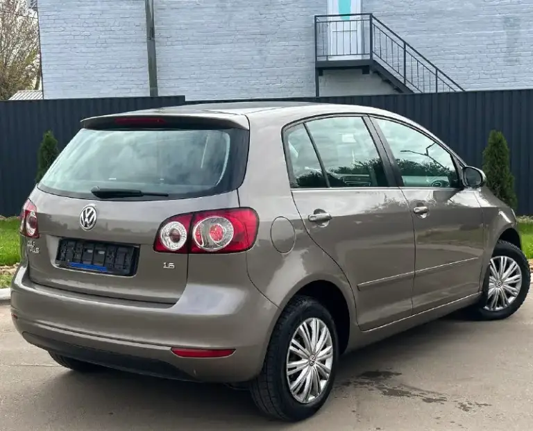 Продам volkswagen golf plus
Год выпуска 2011
Объем двигателя 1.6
Коробка механика надежная сочетания двигателя и коробки,
Родной пробег 132.000км,
Комплектация
Стоит штатная мультимедия,
4 Электро стёклаподъемника,
Подогрев сидений, двух зоный климат контроль,
Подогрев заднего/переднего лобового и зеркал, abs/esp, электро регулировка складывания боковых зеркал! Датчики дождя, датчики света система адаптивного освещения (afs) хорошая акустика,
Сигнализация, центральный замок, в автомобиле есть все для комфорта,
По кузову рыжиков и вздутия нет, от слова совсем!
Мотор, коробка в отличном состоянии машина полностью обслужена от и до вложений не требует от слова совсем,
Ходовая часть, масла, фильтра, недавно были обслужены полностью,
Салон в отлично сохранилась, работает каждая кнопочка!
По документам полный порядок, любой вид оформления!
Цена 760.000.р
Возможен обмен)
Г. Донецк
Номер телефона
+7949-510-46-92 - фотография - 3