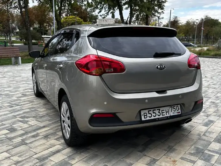 Продам кия сид 2015 г в идеальном состоянии. Автомобиль не бит не крашен даже бампера автотека вся зелёная один хозяин с автосалона 140 000 пробега самая максимальная комплектация двигатель 1.6 бензин шести ступенчатое механика автомобиль как новый очень бережно эксплуатации все всегда меняли вовремя любые ваши проверки толщины мерам краски любое сто любые автоэксперты любые автомаляра авто без вложений осмотр г мариуполь телефон +7949-499-888-7 - фотография - 3