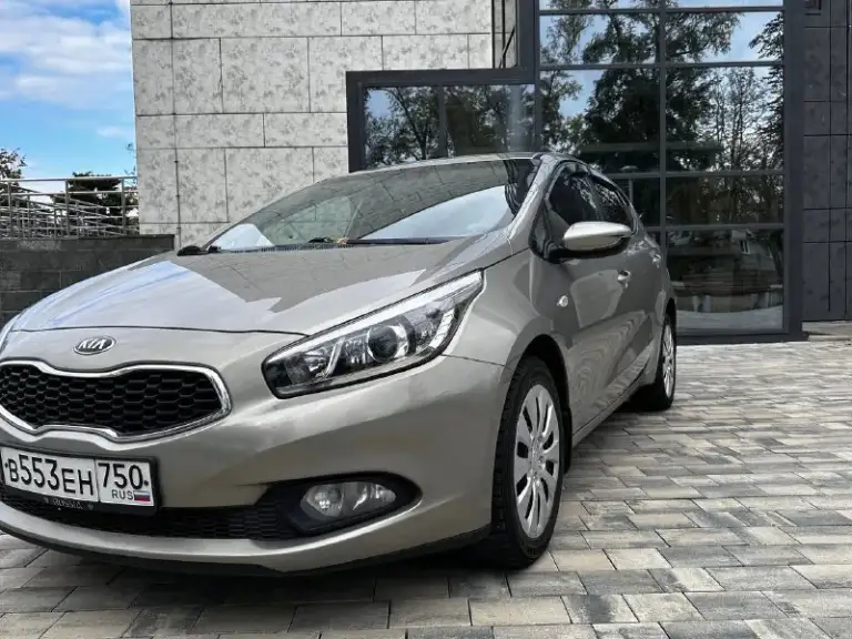 Продам кия сид 2015 г в идеальном состоянии. Автомобиль не бит не крашен даже бампера автотека вся зелёная один хозяин с автосалона 140 000 пробега самая максимальная комплектация двигатель 1.6 бензин шести ступенчатое механика автомобиль как новый очень бережно эксплуатации все всегда меняли вовремя любые ваши проверки толщины мерам краски любое сто любые автоэксперты любые автомаляра авто без вложений осмотр г мариуполь телефон +7949-499-888-7 - фотография - 5