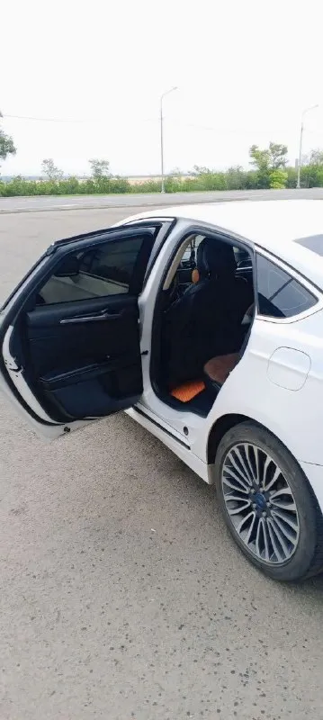 Продам ford fusion 2017 года. 2-х литровый мотор экобуст с турбиной с акпп. Комплектация titanium. Пробег 106 тыс. Км. Замена масла каждые 6000-6500 км. Лью только liqui moly 5w30.  В машине есть все для комфортной езды!
- Автозапуск с ключа
- Бесключевой доступ на всех дверях
- Система стар-стоп
- Штатная навигация и шикарная музыка
- Кожаный салон в прекрасном состоянии
- Акпп шайба и спорт режим
-Мульти руль
- Датчик света, оптика супер, дхо
- Подрулевые лепестки
- Подсветка салона цвет можно выбрать по вкусу.
-Электрические передние сидения
- Память водительского сидения
- Стеклоподъемники все автоматические
- Android auto apple carplay
- 2-Х зонный климат контроль холодит на отлично и подлокотник с охлаждением
- Круиз контроль
- Датчик давления в шинах
- Система удобный доступ в авто
- Кодовый замок на двери
- Подогрев сидений
Машина очень комфортная и динамичная. В комплекте отдам  зимнюю  резина проехала один сезон.
Цена 1860000 рублей. Торг уместен
Маши
📞 Звоните: +7(959)5360463 - фотография - 4