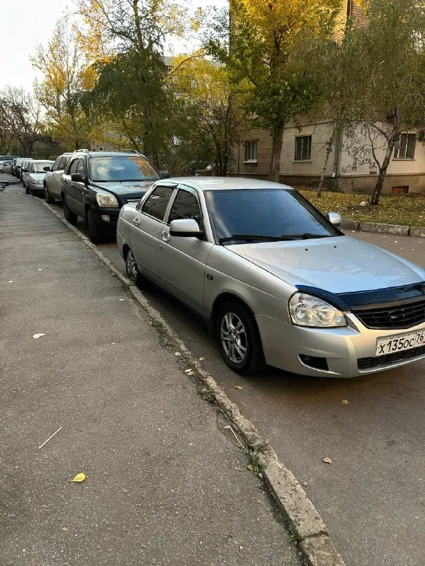 Priora( приора ) 2007 г. 1.6 л. (16 клоп)
Цена: 350 000 руб (торг у капота)
Г. Луганск
Номер : 8 (959) 545-01-46
Машина в хорошем состоянии, сел и поехал.
Движок, масло не жрет, не дымит, не троит.
По коробке, передачи все работают, не выбивает.
По ходовой, не стучит, не скрипит.
По электрике все работает, за исключением:
-Лампочки габарита на правой передней фаре
-Лампочки поворотника на левой задней фаре
Если к моменту продажи не исправлю, скину цену.
Дтп в 2024 году в правое крыло. Заменил крыло и фару.
Для своего времени кузов в хорошем состоянии:
-Двери, багажник обработаны от коррозии),
-Вмятина на переднем левом крыле(лежит новое покрашенное крыло)
Остальное видно на фото.
Имеется 2 ключа один с блоком комфорта и один запасной.
Отдам комплект зимней и летней резины.
📞 Звоните: +7(959)5450146 - фотография - 1