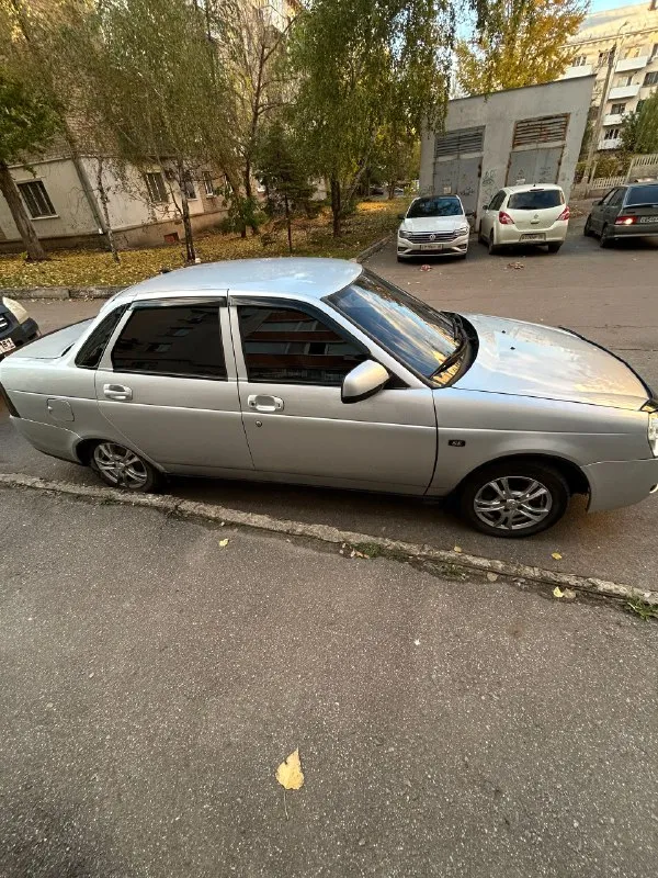 Priora( приора ) 2007 г. 1.6 л. (16 клоп)
Цена: 350 000 руб (торг у капота)
Г. Луганск
Номер : 8 (959) 545-01-46
Машина в хорошем состоянии, сел и поехал.
Движок, масло не жрет, не дымит, не троит.
По коробке, передачи все работают, не выбивает.
По ходовой, не стучит, не скрипит.
По электрике все работает, за исключением:
-Лампочки габарита на правой передней фаре
-Лампочки поворотника на левой задней фаре
Если к моменту продажи не исправлю, скину цену.
Дтп в 2024 году в правое крыло. Заменил крыло и фару.
Для своего времени кузов в хорошем состоянии:
-Двери, багажник обработаны от коррозии),
-Вмятина на переднем левом крыле(лежит новое покрашенное крыло)
Остальное видно на фото.
Имеется 2 ключа один с блоком комфорта и один запасной.
Отдам комплект зимней и летней резины.
📞 Звоните: +7(959)5450146 - фотография - 3