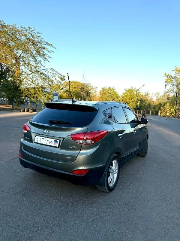 Срочно!!! Срочно!!! Срочно!!!
Hyundai ix 35, 2010год 10месяц, на очень богатой комплектации 🚘
Мотор 2.0, родной пробег всего лишь 120тыс. Км
Коробка автомат
1Хозяин, машина покупалась в автосалоне в украине‼️
2 Ключа
Комплектация 🚀
Кожаный салон, бесключевой доступ, заводская линзовання оптика/ тонировка, панорама, сигнализация, мультируль/ климат контроль, подогревы сидений, стекол, подогрев заднего ряда сидений/ парктроники и много другое!!!
Авто без единого дтп!!!
Хорошая резина, ходовка, кузов в хорошем состоянии, гнили и ржавчины нет
Цена 1 🍋
Все вопросы по телефону +79494010811 - фотография - 2