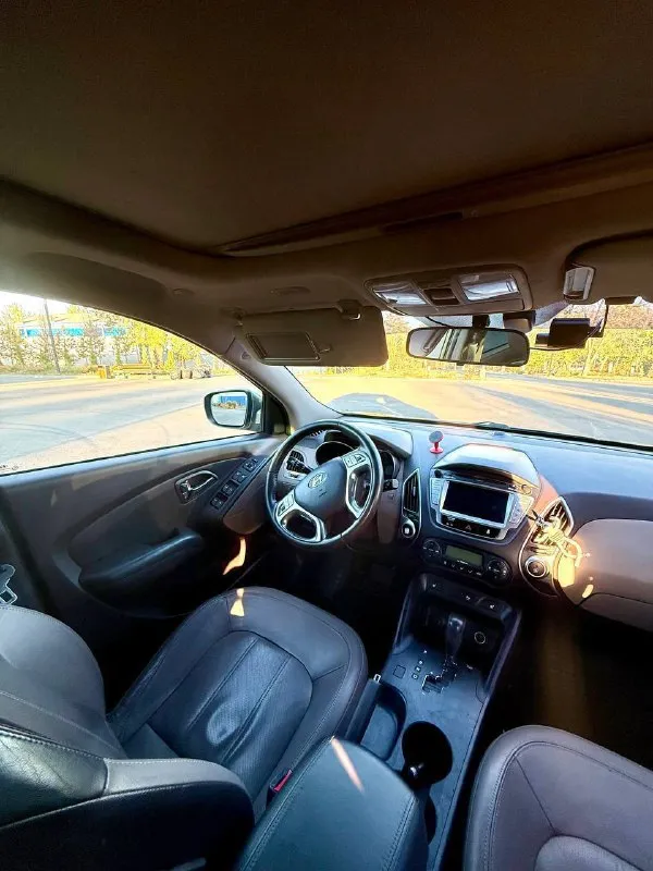 Срочно!!! Срочно!!! Срочно!!!
Hyundai ix 35, 2010год 10месяц, на очень богатой комплектации 🚘
Мотор 2.0, родной пробег всего лишь 120тыс. Км
Коробка автомат
1Хозяин, машина покупалась в автосалоне в украине‼️
2 Ключа
Комплектация 🚀
Кожаный салон, бесключевой доступ, заводская линзовання оптика/ тонировка, панорама, сигнализация, мультируль/ климат контроль, подогревы сидений, стекол, подогрев заднего ряда сидений/ парктроники и много другое!!!
Авто без единого дтп!!!
Хорошая резина, ходовка, кузов в хорошем состоянии, гнили и ржавчины нет
Цена 1 🍋
Все вопросы по телефону +79494010811 - фотография - 5