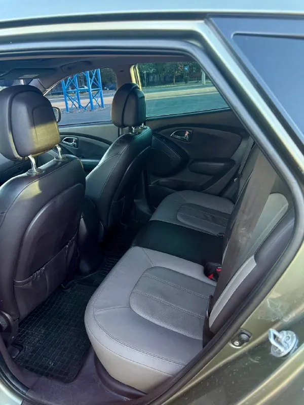 Срочно!!! Срочно!!! Срочно!!!
Hyundai ix 35, 2010год 10месяц, на очень богатой комплектации 🚘
Мотор 2.0, родной пробег всего лишь 120тыс. Км
Коробка автомат
1Хозяин, машина покупалась в автосалоне в украине‼️
2 Ключа
Комплектация 🚀
Кожаный салон, бесключевой доступ, заводская линзовання оптика/ тонировка, панорама, сигнализация, мультируль/ климат контроль, подогревы сидений, стекол, подогрев заднего ряда сидений/ парктроники и много другое!!!
Авто без единого дтп!!!
Хорошая резина, ходовка, кузов в хорошем состоянии, гнили и ржавчины нет
Цена 1 🍋
Все вопросы по телефону +79494010811 - фотография - 6
