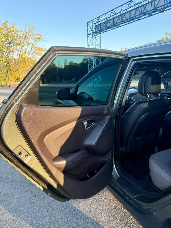 Срочно!!! Срочно!!! Срочно!!!
Hyundai ix 35, 2010год 10месяц, на очень богатой комплектации 🚘
Мотор 2.0, родной пробег всего лишь 120тыс. Км
Коробка автомат
1Хозяин, машина покупалась в автосалоне в украине‼️
2 Ключа
Комплектация 🚀
Кожаный салон, бесключевой доступ, заводская линзовання оптика/ тонировка, панорама, сигнализация, мультируль/ климат контроль, подогревы сидений, стекол, подогрев заднего ряда сидений/ парктроники и много другое!!!
Авто без единого дтп!!!
Хорошая резина, ходовка, кузов в хорошем состоянии, гнили и ржавчины нет
Цена 1 🍋
Все вопросы по телефону +79494010811 - фотография - 8