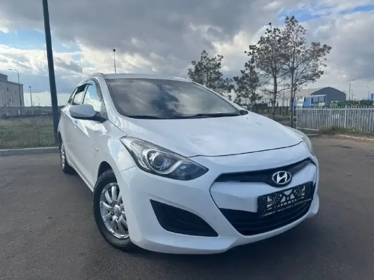 Продам hyundai i30
Автомобиль в идеальном состояние, вложений не требует не каких.
Автотека зелёная.
Не бит. Не крашенный, не одна деталь.
Хорошая комплектация
Двигатель, коробка, работают отлично.
Возможен обмен.
Цена 1.150
+79496211506 - фотография - 2