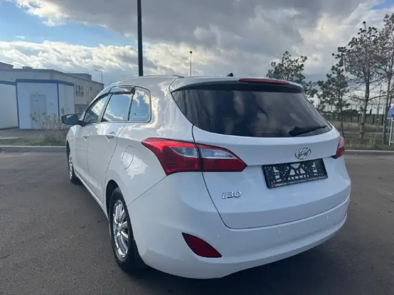 Продам hyundai i30
Автомобиль в идеальном состояние, вложений не требует не каких.
Автотека зелёная.
Не бит. Не крашенный, не одна деталь.
Хорошая комплектация
Двигатель, коробка, работают отлично.
Возможен обмен.
Цена 1.150
+79496211506 - фотография - 4