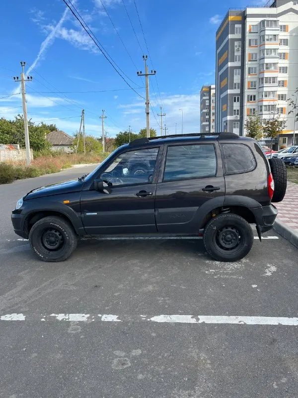 Продам шевроле нива.
Год - 2010
Объем - 1,7л.
Пробег - 125 тысяч
Авто в очень хорошем состоянии, в красивом цвете!
Кузов очень живой, дно завод идеал, пороги в хорошем состоянии!
Двигатель работает отлично! Коробка полностью исправна!
Ходовая часть новая!
Салон в идеальном состоянии.
Гидроусилитель, стеклоподъемники, электро зеркала, фаркоп!
Приятная музыка
Стоит очень хороший свет
В придачу отдам некоторые новые запчасти!
Осмотр г. Мариуполь
Цена - 470 тысяч рублей
Тел. +79494970042 - фотография - 8