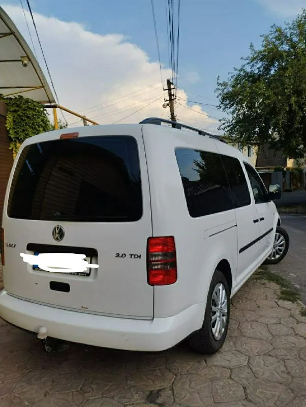 Volkswagen caddy maxi 2014. Заводской пассажир, 7 мест. Дизель 2.0,140лс. Мкп-6 ступеней. Два ключа, книжки. Круиз, кондей, родная магнитола с громкой связью, корректор фар, подогрев сидений, контроль прокола колес, заводской фаркоп и др. Пробег 350000. Проверка  на любом сто. 1650000руб. В российских документах будете первым собственником. +79499869505 михаил - фотография - 3