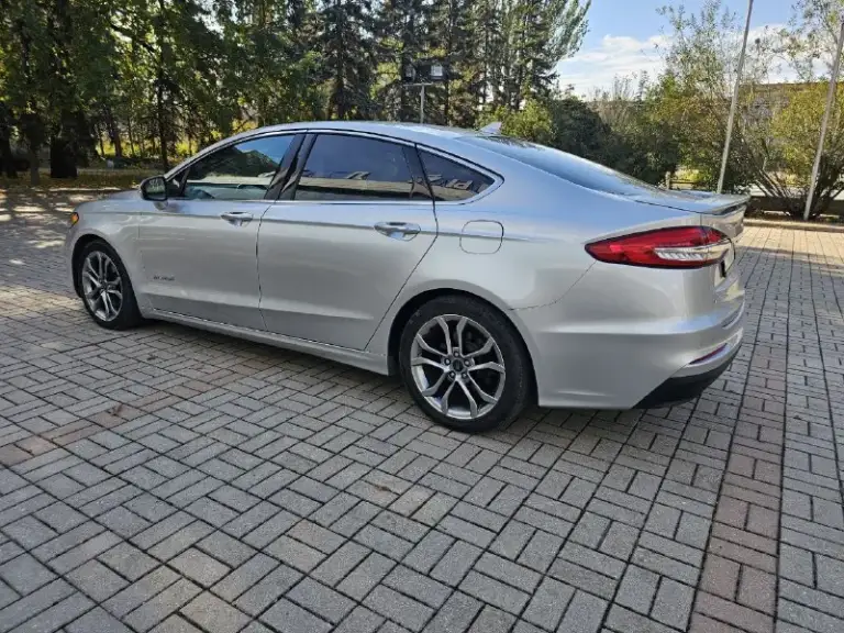 Ford fusion hybrid 2019 titanium (usa)
Американский mondeo в топовой комплектации!

Пробег 99 800 км

🔋 Гибрид — расход 5–6 л/100 км, на баке до 900 км пробега.
🔧 Полностью обслужен, без сюрпризов.
💪Надёжный — такие фьюжены в сша проходят 500 000+ км без проблем.
❗Первый владелец в рф, подбирал и пригонял под себя.

💎 Titanium: адаптивный круиз, удержание в полосе, автоторможение, контроль слепых зон, full led фары, камера, парктроники, кожа, вентиляция и подогрев сидений, подогрев руля, аудио sony, бесключевой доступ, дистанционный запуск, кодовый вход, настраиваемая подсветка, еврозеркала (!) с широким обзором и складыванием.

📌 Пробег оригинальный, любая проверка.
💬 Без посредников.
📍 Осмотр и тест-драйв в донецке
💸 1 890 000 ₽
+79494710689 - фотография - 3