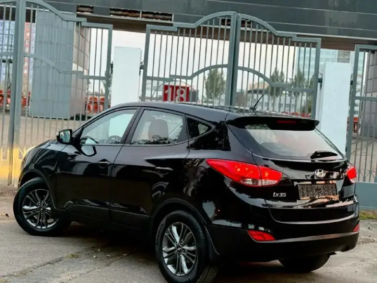 Hyundai ix35 г( 2015 рестайлинг ) цена 1380000 автомат пробег 140 (1 хозяин птс оригинал) без дтп противоугонная система сигнализация
Центральный замок
Помощь при вождении:
Круиз-контроль
Парктроник задний
Камера заднего вида
Система автоматической парковки
Система помощи при старте в гору
Датчик света
Датчик дождя электростеклоподъемники передние и задние электропривод зеркал
Охлаждаемый перчаточный ящик
Подогрев сидений водителя и пассажира обогрев зеркал обогрев заднего стекла обогрев зоны стеклоочистителей мультимедиа и навигация: навигационная система
Bluetooth aux 6 колонок авто в идеале все вопросы по телефону: +7(949)4737372
📲 Tg: андрей
📞 Звоните: +7(949)4737372 - фотография - 2