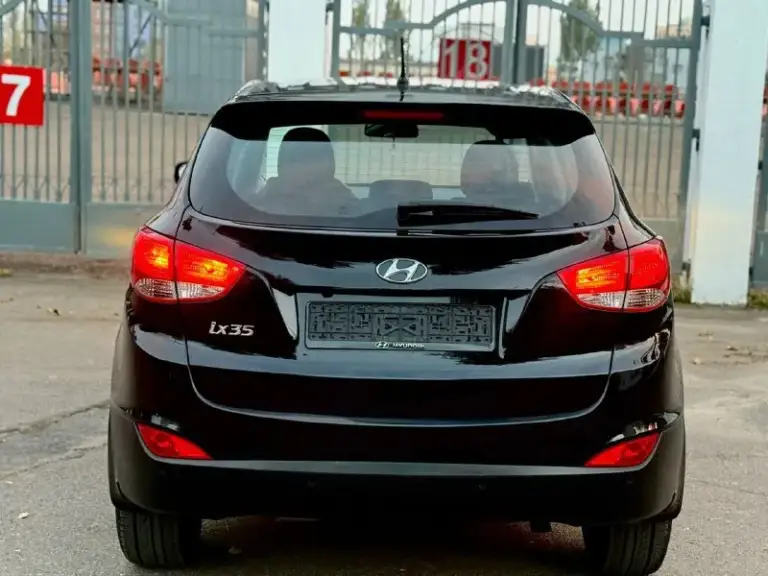 Hyundai ix35 г( 2015 рестайлинг ) цена 1380000 автомат пробег 140 (1 хозяин птс оригинал) без дтп противоугонная система сигнализация
Центральный замок
Помощь при вождении:
Круиз-контроль
Парктроник задний
Камера заднего вида
Система автоматической парковки
Система помощи при старте в гору
Датчик света
Датчик дождя электростеклоподъемники передние и задние электропривод зеркал
Охлаждаемый перчаточный ящик
Подогрев сидений водителя и пассажира обогрев зеркал обогрев заднего стекла обогрев зоны стеклоочистителей мультимедиа и навигация: навигационная система
Bluetooth aux 6 колонок авто в идеале все вопросы по телефону: +7(949)4737372
📲 Tg: андрей
📞 Звоните: +7(949)4737372 - фотография - 5