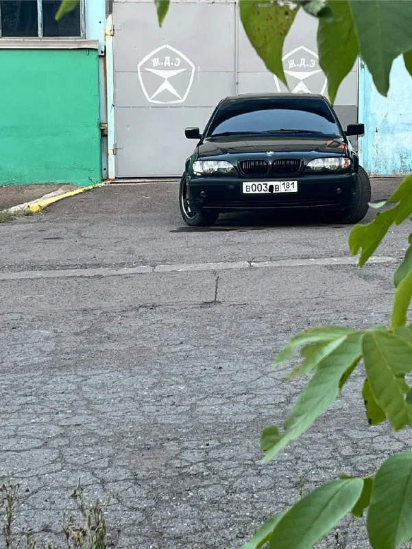 Продаю bmw 3 серии e46 по-настощему в редком для наших дней состоянии. Машина вся в родном окраске, не битая, кузов покрыт керамикой в два слоя.
2 Ключа. Пробег — 126 000 км.
1.8, Механика.
Зимой не эксплуатируется.
Комплектация: люк, климат-контроль, полный электропакет, электрозеркала с подогревом, оригинальные литые диски bmw 68 стиль, родные стёкла по кругу.
Машина в стоке, всё в оригинале.
Я собственник более 3 лет.
Цена: 780 000 руб. (торг у капота) в таком состоянии — найти сложно, с продажей не спешу, так как это не основной автомобиль.
Продажа с номером обсуждается.
Все вопросы по телефону +79595671996
📞 Звоните: +7(959)5671996 - фотография - 3