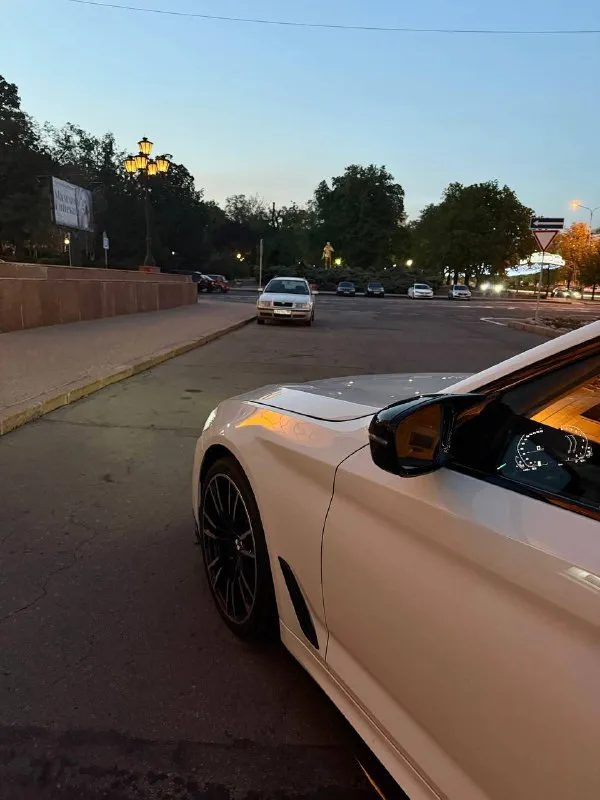Bmw g30 540 xdrive
04 Месяц 2020 года.
Привод: полный
Двигатель: 3.0 b58 st2 + 500 л. С (кому не нужно, можно отшить в сток, была куплена мною mxd лицензия вместе с адаптером. )
2 Комплекта колес ( зима новая проехала тыс 5 от силы)
Самый надежный мотор b58 масло менял каждые 5тыс, за этот промежуток всегда был уровень.
Комплектация m-sport pro:
Музыка harman cardon, старт-стоп, проекция, бесключевой доступ на всех дверях, возможность открытия/закрытия багажника с кнопки, а также система hands-free(ногой), люк обслуженный, туманки, системы android auto, apple carplay, комфортные сидения с подогревом, а так же множеством регулировок, черный потолок, и многое др.
На автомобиле полный м-пакет и заводские м-тормоза, спортивная выхлопная система atm возможностью регулирования с пульта (тише/громче).
Цена 4.600.000
Макеевка
+7 949 456 86 29 - фотография - 3
