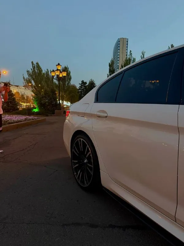 Bmw g30 540 xdrive
04 Месяц 2020 года.
Привод: полный
Двигатель: 3.0 b58 st2 + 500 л. С (кому не нужно, можно отшить в сток, была куплена мною mxd лицензия вместе с адаптером. )
2 Комплекта колес ( зима новая проехала тыс 5 от силы)
Самый надежный мотор b58 масло менял каждые 5тыс, за этот промежуток всегда был уровень.
Комплектация m-sport pro:
Музыка harman cardon, старт-стоп, проекция, бесключевой доступ на всех дверях, возможность открытия/закрытия багажника с кнопки, а также система hands-free(ногой), люк обслуженный, туманки, системы android auto, apple carplay, комфортные сидения с подогревом, а так же множеством регулировок, черный потолок, и многое др.
На автомобиле полный м-пакет и заводские м-тормоза, спортивная выхлопная система atm возможностью регулирования с пульта (тише/громче).
Цена 4.600.000
Макеевка
+7 949 456 86 29 - фотография - 4
