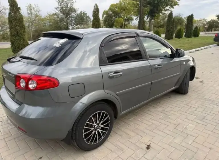 Продам chevrolet lacetti продажа от хозяина 2012 г. Выпуска 70 000 пробег автомобиль в заводском состоянии самая полная комплектация мультируль abs антизанос четыре стеклоподъемника кондиционер работает отлично подогрев сидений подогрев лобового стекла заднего стекла боковых стёкл сигнализация дорогая сервисные книжки салон в идеальном состоянии объем двигателя 1.6 16 клапанный два комплекта резины автомобиль все время находился в гараже стоит хорошая магнитола штатная музыка все остальные вопросы по телефону +79490793601
📞 Звоните: +7(949)0793601 - фотография - 2