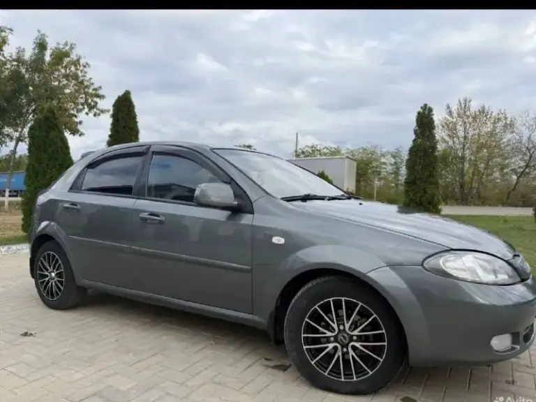 Продам chevrolet lacetti продажа от хозяина 2012 г. Выпуска 70 000 пробег автомобиль в заводском состоянии самая полная комплектация мультируль abs антизанос четыре стеклоподъемника кондиционер работает отлично подогрев сидений подогрев лобового стекла заднего стекла боковых стёкл сигнализация дорогая сервисные книжки салон в идеальном состоянии объем двигателя 1.6 16 клапанный два комплекта резины автомобиль все время находился в гараже стоит хорошая магнитола штатная музыка все остальные вопросы по телефону +79490793601
📞 Звоните: +7(949)0793601 - фотография - 3