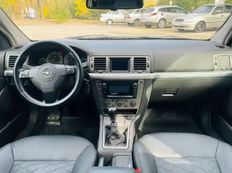 К вашему вниманию всеми любимый лучший !
Opel vectra c рестайлинг в заводском обвесе !
В идеальном состоянии, весь обслуженный ! Эксплуатация с 2007 года выпуска ухоженный
С родным пробегом
230 Км. Родной !
Мотор 1.8 лучший в линейки опель бензин !
Коробка механика работает идеально ! Ходовая вся обслужена вся новая !
В автомобиле работает абсолютно все ! Вложений не требует абсолютно !
В дтп не участвовал весь в оригинале
Максимальная комплектация максимальная

Заводской обвес opc laine -
Ксенон ближний дальний -
Климат контроль -
Комбинированный кожаный салон -
Бортовой компьютер большой монитор -
Датчик дождя также света -
Полный эл. Пакет -
Мульти руль -
Круиз контроль -
Климат контроль -
Дорогая резина лето -
Титановые диски красивые -
И многое другое
Цена : 685:000 тыс рублей
Очень срочно очень
Таких автомобилей действительно единицы
Осталось не много
Обслужен от и до
Кто действительно заинтересован хорошим авто звоните приезжайте
На осмотр покупайте
Звоните по номеру телефона +79493969855 - фотография - 10