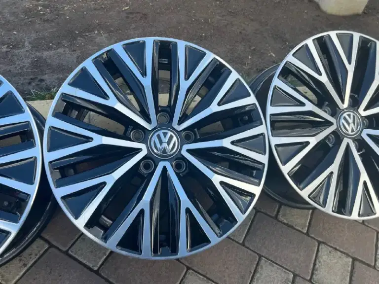 Продам диски оригинальные volkswagen (с jetta). R16. Не вареные, не гнутые, не битые, не катаные.
Цена 50 тыс.
Продам зимнюю резину (шипованную) sailun ice blazer 205/55 r16.
Состояние идеальное, проехала 500 км. Без порезов, шишек, проколов, латок.
Цена 25 тыс.
+79494151964 (Он же telegram)
Донецк/волноваха
📞 Звоните: +7(949)4151964 - фотография - 2