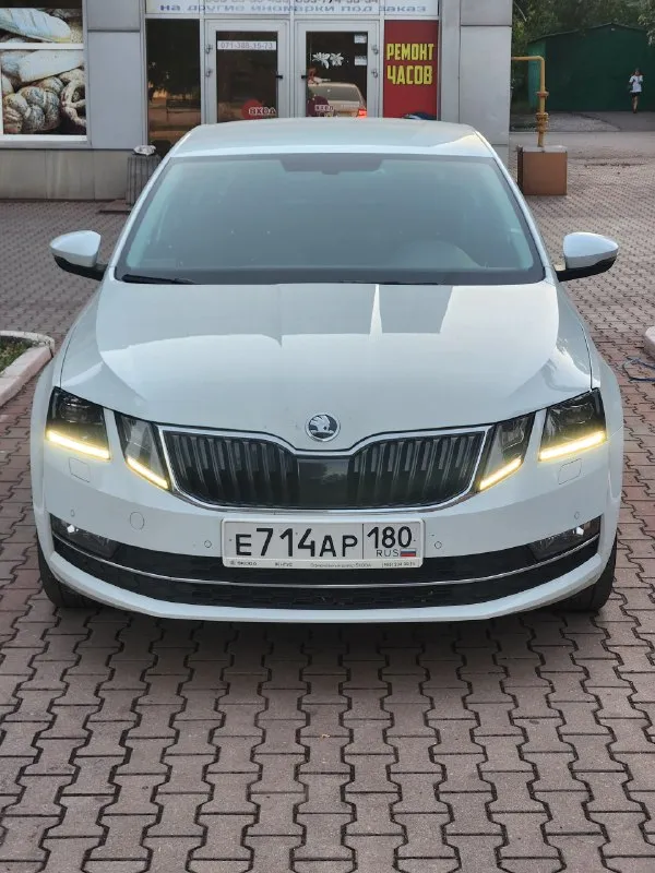 Продам официальный skoda octavia a7 fl, 2020 г. В. , 1.4 tsi(150 л. С. /250 нм), 7 ркпп. 130ткм пробег, обслужена (на 120 замена грм(contitech), на 125 замена сцепления и маховика+ масло в кпп), ухоженная, в идельном состоянии, родной краске. Новый акум inci aku. Ничего не крутилось, не разбиралось, не снималось. Масло каждые 7.5 тыс, свечи каждые 30 тыс. Гаражное хранение. 2 комплекта новой резины nokian, 2 комплекта оригинальных ковров. Электронный птс
Автотека зеленая. Экономичный (трасса 5л, город 7,4л), резвый(разгон 8сек).
-Led головной свет с автокоррекцией, омыватели фар, атмосферная подсветка салона.
-Led приборка(4 стиля с возможностью настройки), мультируль.
- Головное устройство с carplay/android авто(навигация и музыка на экране).
-Датчик света, дождя, мертвых зон.
-Обогревы: руль, сиденья, лобовое.
- Камера с омывателем и динамической траэкторией
-Парктроники: перед, зад+ экстренное торможение.
- Розетка 220.
- Круиз контроль.
- Автозатемнение, автоскладывание
📞 Звоните: +7(949)3704018 - фотография - 1