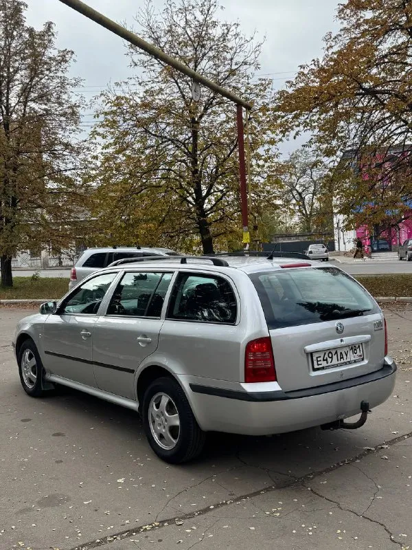 Skoda octavia tour. 2003 год. В кузове универсал.
Skoda октавия тур. 1.6 mpi, механика.
Чешская сборка, пригнана из германии, последние 8 лет в одних руках. Заводской окрас. Есть мелкие сколы, царапины. Машина не новая. Остекление оригинал.
Комплектация selection :
Электро зеркала с подогревом, 2 стеклоподъемника, климат есть - работает. Работает штатно, дыма и посторонних звуков нет. 2 родных ключа abs, esp, 4 подушки безопасности. Ручник держит
Машина в хорошем состоянии, сел-поехал. Все работает. Хорошая резина. В дтп не участвовала(все герметики, сварные точки и т. Д. Заводские)
Автотека зеленая
Цена 580.000 торг у капота
Документы чистые и в порядке
+79493594733
Макеевка
📲 Tg: @killreall17
📞 Звоните: +7(949)3594733 - фотография - 5