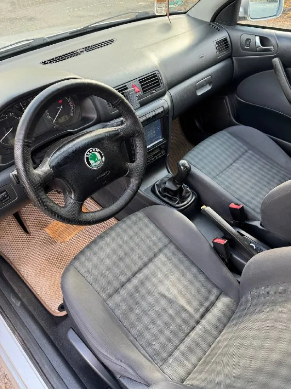 Skoda octavia tour. 2003 год. В кузове универсал.
Skoda октавия тур. 1.6 mpi, механика.
Чешская сборка, пригнана из германии, последние 8 лет в одних руках. Заводской окрас. Есть мелкие сколы, царапины. Машина не новая. Остекление оригинал.
Комплектация selection :
Электро зеркала с подогревом, 2 стеклоподъемника, климат есть - работает. Работает штатно, дыма и посторонних звуков нет. 2 родных ключа abs, esp, 4 подушки безопасности. Ручник держит
Машина в хорошем состоянии, сел-поехал. Все работает. Хорошая резина. В дтп не участвовала(все герметики, сварные точки и т. Д. Заводские)
Автотека зеленая
Цена 580.000 торг у капота
Документы чистые и в порядке
+79493594733
Макеевка
📲 Tg: @killreall17
📞 Звоните: +7(949)3594733 - фотография - 7
