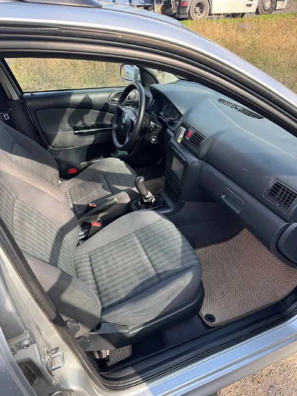 Skoda octavia tour. 2003 год. В кузове универсал.
Skoda октавия тур. 1.6 mpi, механика.
Чешская сборка, пригнана из германии, последние 8 лет в одних руках. Заводской окрас. Есть мелкие сколы, царапины. Машина не новая. Остекление оригинал.
Комплектация selection :
Электро зеркала с подогревом, 2 стеклоподъемника, климат есть - работает. Работает штатно, дыма и посторонних звуков нет. 2 родных ключа abs, esp, 4 подушки безопасности. Ручник держит
Машина в хорошем состоянии, сел-поехал. Все работает. Хорошая резина. В дтп не участвовала(все герметики, сварные точки и т. Д. Заводские)
Автотека зеленая
Цена 580.000 торг у капота
Документы чистые и в порядке
+79493594733
Макеевка
📲 Tg: @killreall17
📞 Звоните: +7(949)3594733 - фотография - 8