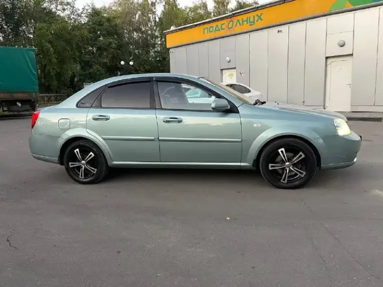 Продам chevrolet лачетти. Год 2006.пробег 197 тыс км подтвержденный автотекой. Объём 1.4.много чего сделано и заменено. Без дтп. Кузов в хорошем состоянии. Сухой не потеет, масло не расходует (капиталился). Ходовая на пять с плюсом, без стуков и скрипов. Хорошая музыка. Стёкла все родные. Без гнилья и рыжиков. Дно, ,пороги завод, обработанные антикором. Кондиционер обслужен и заправлен. Сигнализация, цз, автозапуск. Почти новая летняя резина на литых дисках. Линзованные фары. Авто без финансовых вложений. Состояние сел и поехал. Автотека по запросу. Цена 535 тыс рублей. Осмотр г. Краснодон. Тел +79597023605
📞 Звоните: +7(959)7023605 - фотография - 6